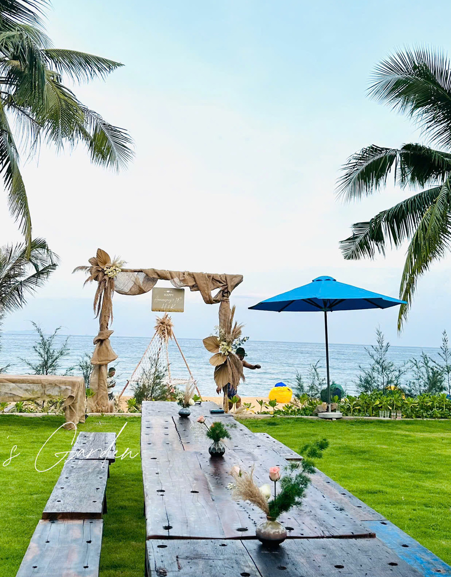 hoa-tiec-su-kien-mau-moi-2025-1