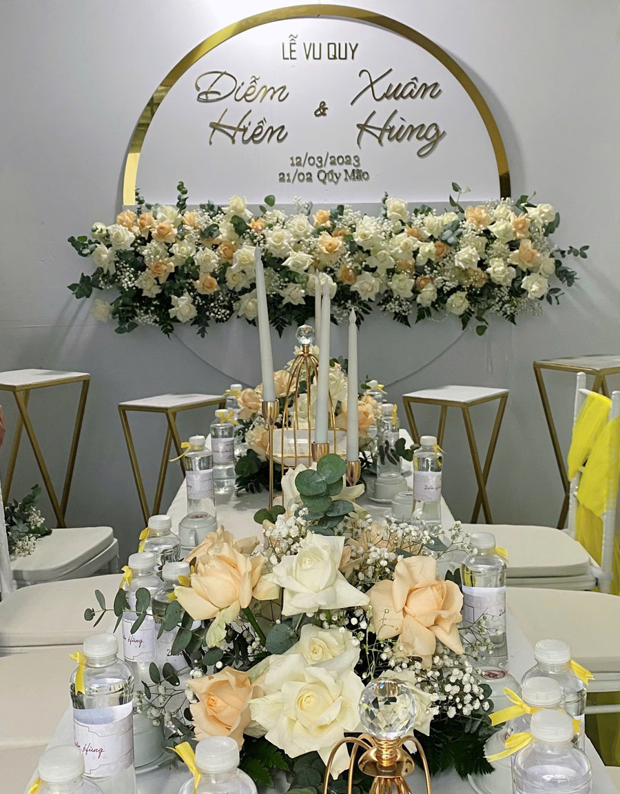 hoa-tiec-su-kien-mau-moi-2025-10