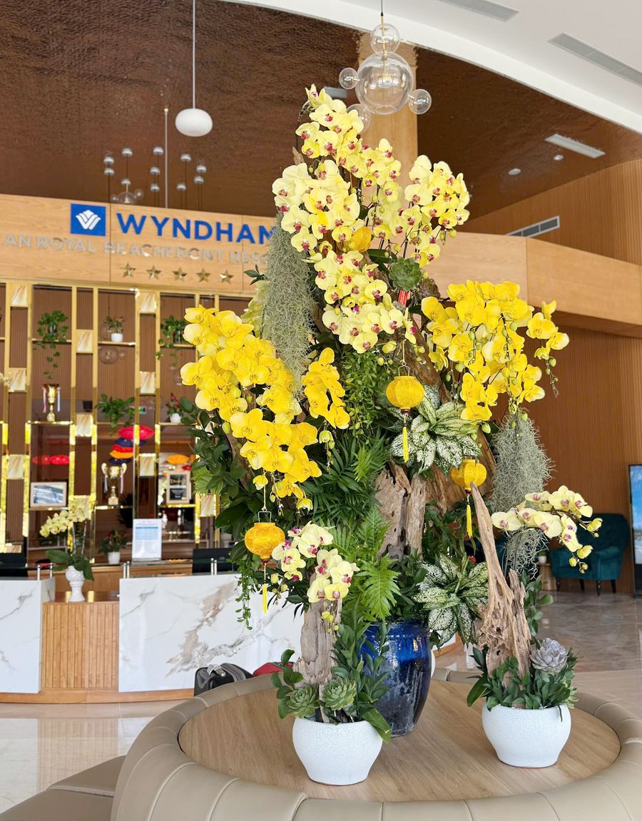 hoa-tiec-su-kien-mau-moi-2025-17