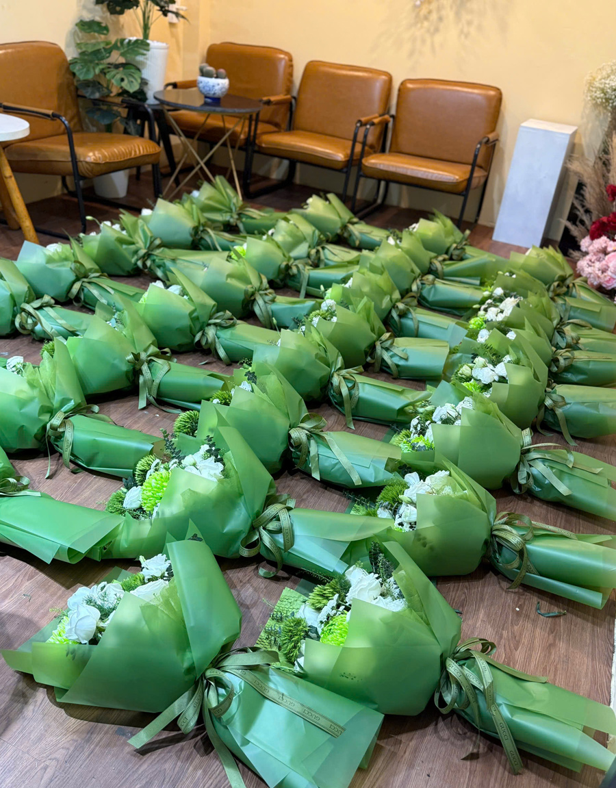 hoa-tiec-su-kien-mau-moi-2025-21