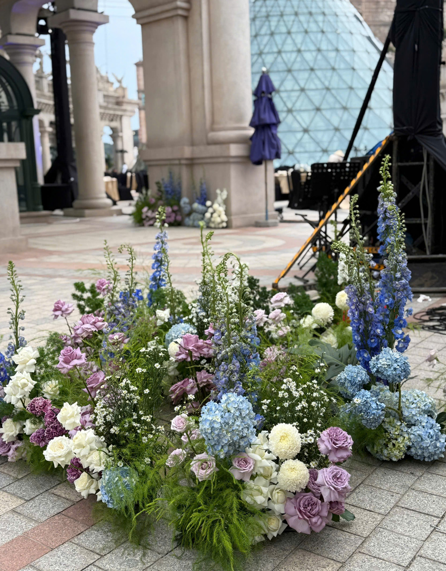 hoa-tiec-su-kien-mau-moi-2025-22