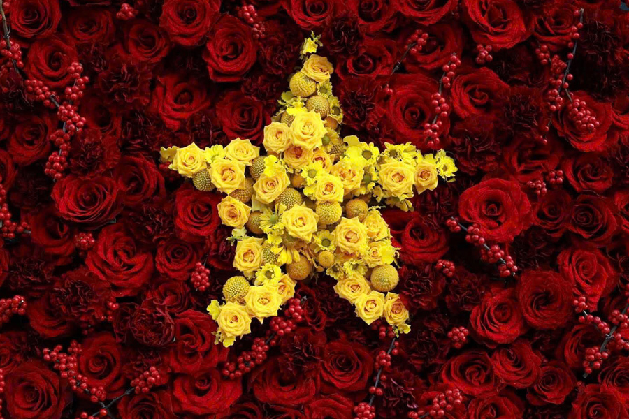 hoa-tiec-su-kien-mau-moi-2025-25