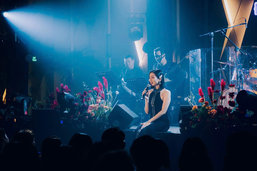 hoa-tiec-su-kien-mau-moi-2025-28