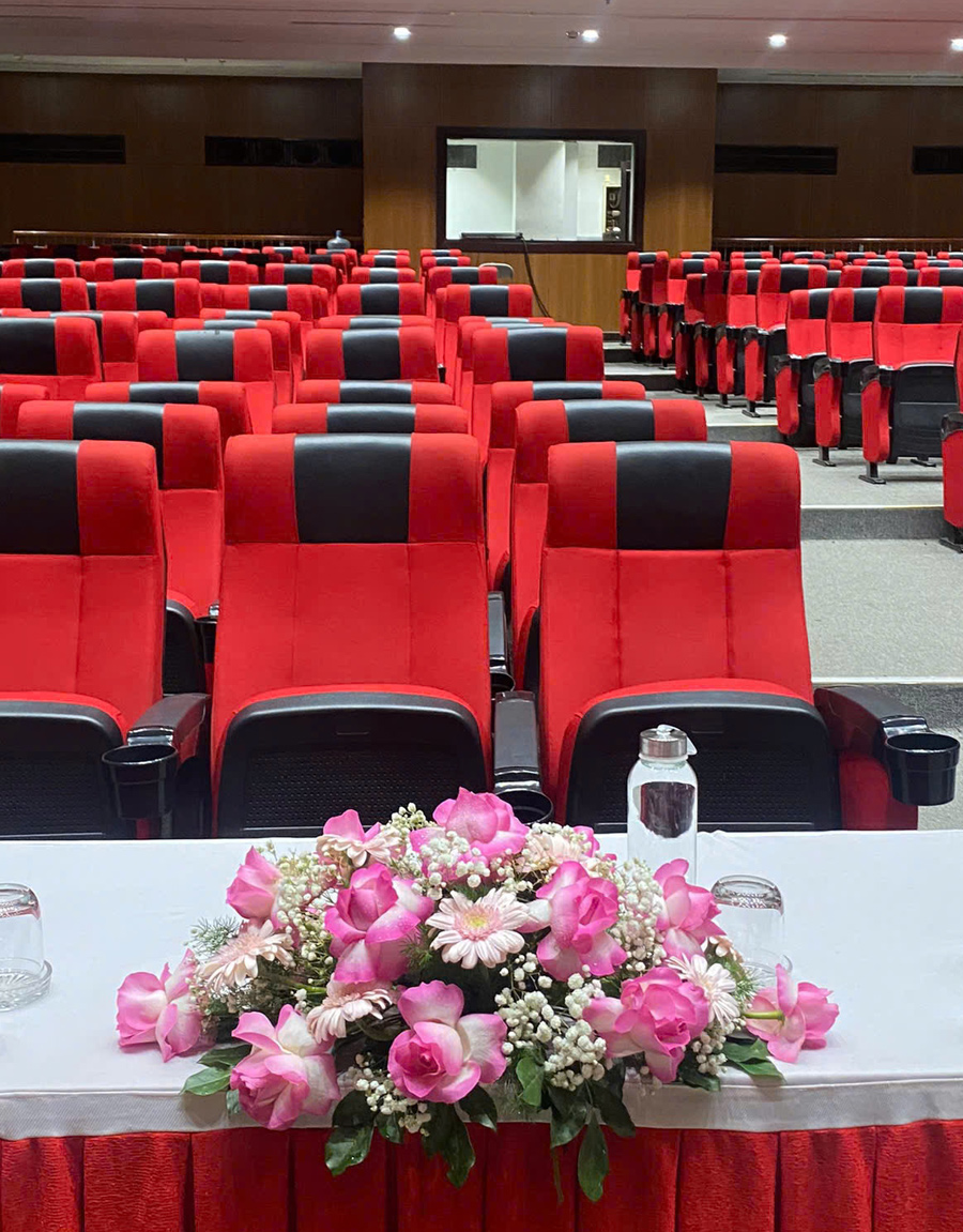 hoa-tiec-su-kien-mau-moi-2025-3