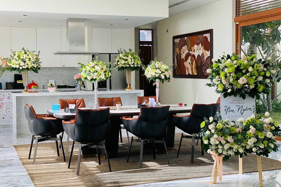 hoa-tiec-su-kien-mau-moi-2025-33