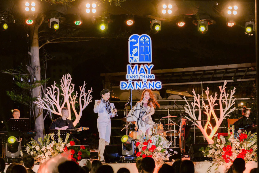 hoa-tiec-su-kien-mau-moi-2025-35