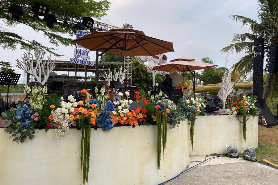 hoa-tiec-su-kien-mau-moi-2025-39