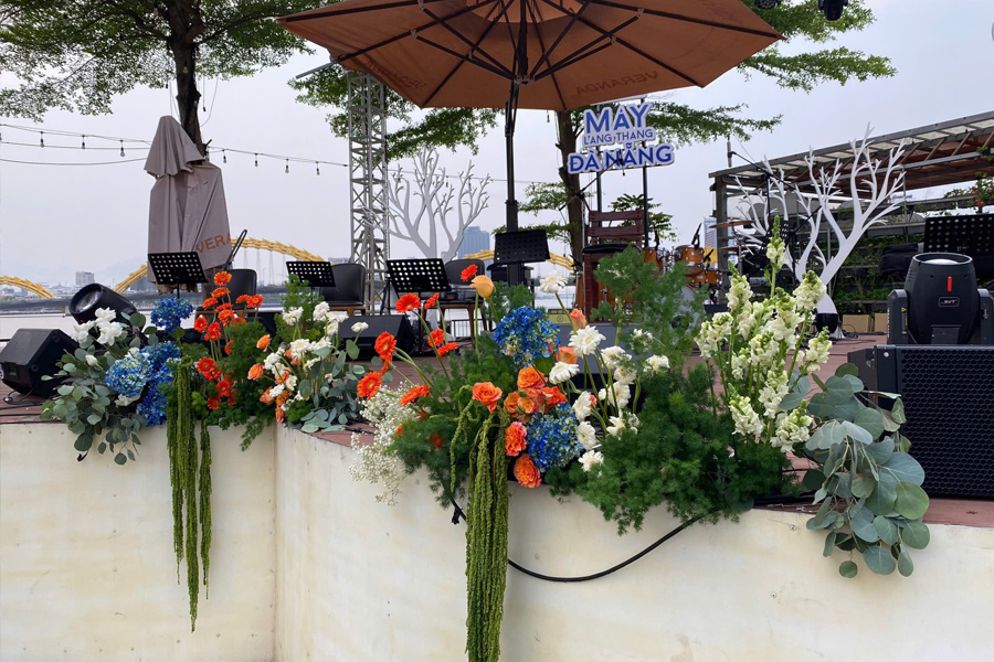 hoa-tiec-su-kien-mau-moi-2025-40