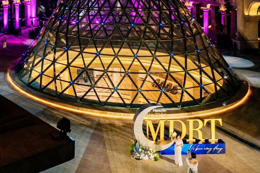 hoa-tiec-su-kien-mau-moi-2025-43