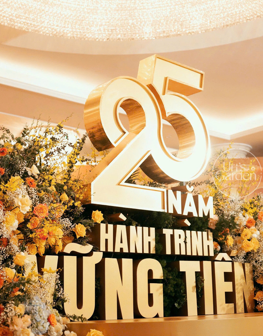 hoa-tiec-su-kien-mau-moi-2025-5